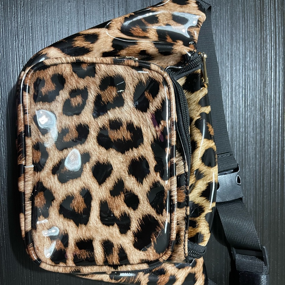 Leopard print Fanny pack.